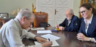 El Ayuntamiento y el Centro de Estudios del Somontano aúnan fuerzas para dar a conocer el fondo documental del consistorio y ponerlo al servicio de estudiantes, ciudadanos e investigadores
