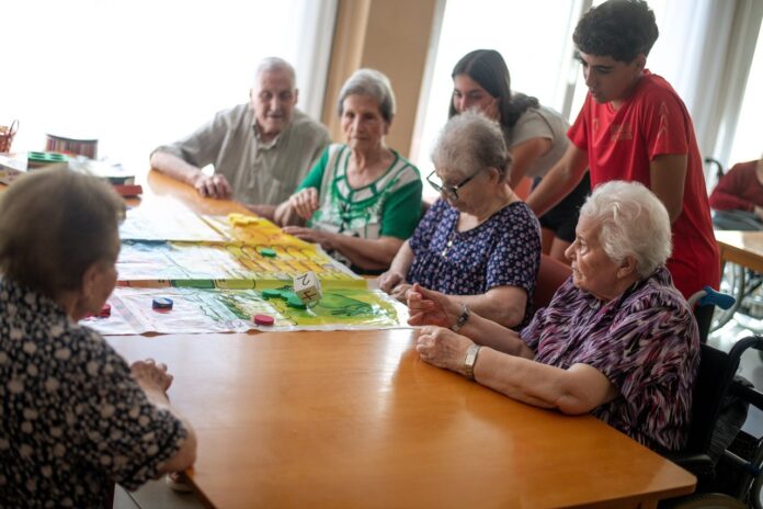 Aprendizaje e intercambio intergeneracional en el programa Juva