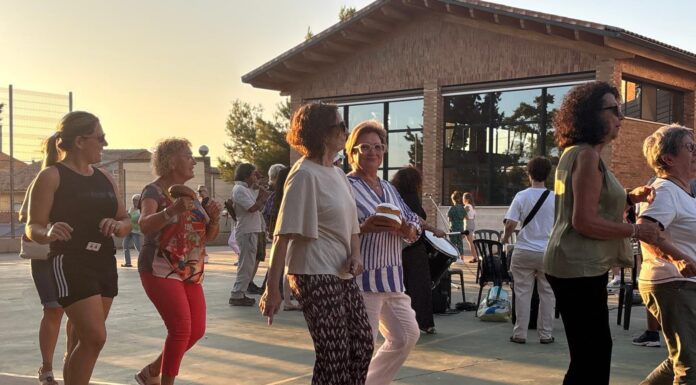 El recuperado ball de coques vuelve a protagonizar la Fiesta de Santa Ana