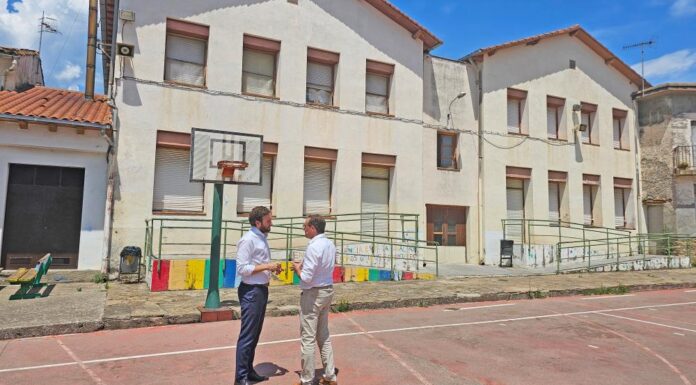 El CEIP ‘Cerbín’ de Campo cambia la carpintería gracias al Plan de Escuelas Rurales