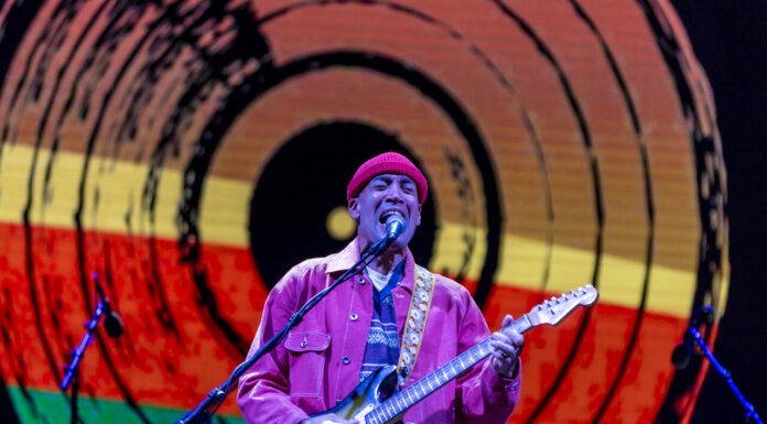 Ben Harper despliega toda su maestría con la guitarra para regocijo de Lanuza