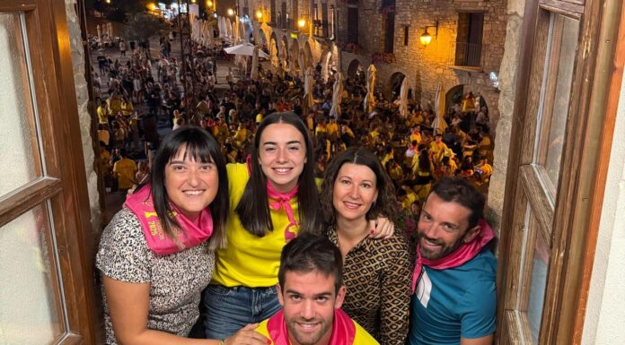 La joven atleta María Aso Sierra da el pistoletazo de salida a las fiestas de Aínsa
