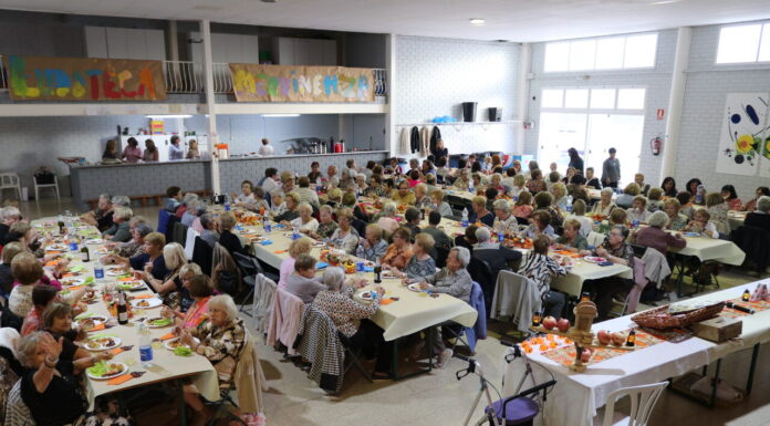 La Asociación de la Mujer Mequinenzana “La Dona” presentó su nueva junta en el transcurso de la celebración de la Castañada