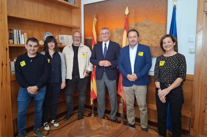 Representantes del proyecto pueblos vivos han sido recibidos por el consejero de Medio Ambiente y Turismo del Gobierno de Aragón
