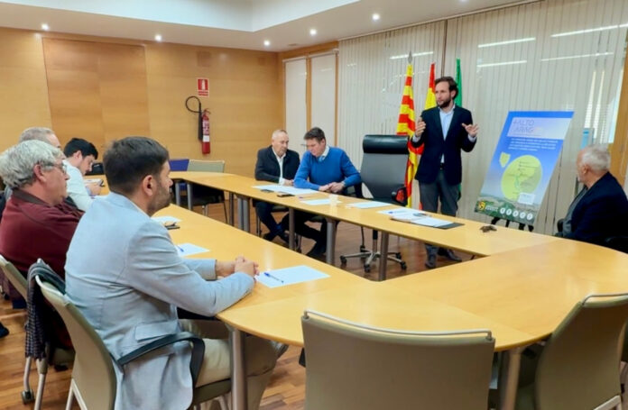 REDUCIDA Isaac Claver en la reunión mantenida esta mañana con empresarios del Bajo Cinca_Easy-Resize.com