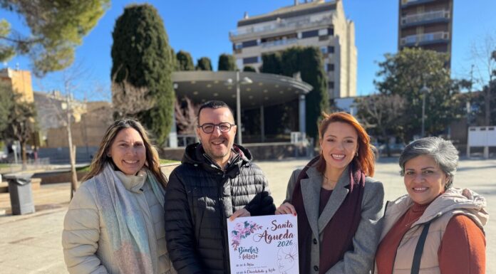 Binéfar celebra Santa Águeda con reparto de chocolate en la hoguera, comida, magia y música