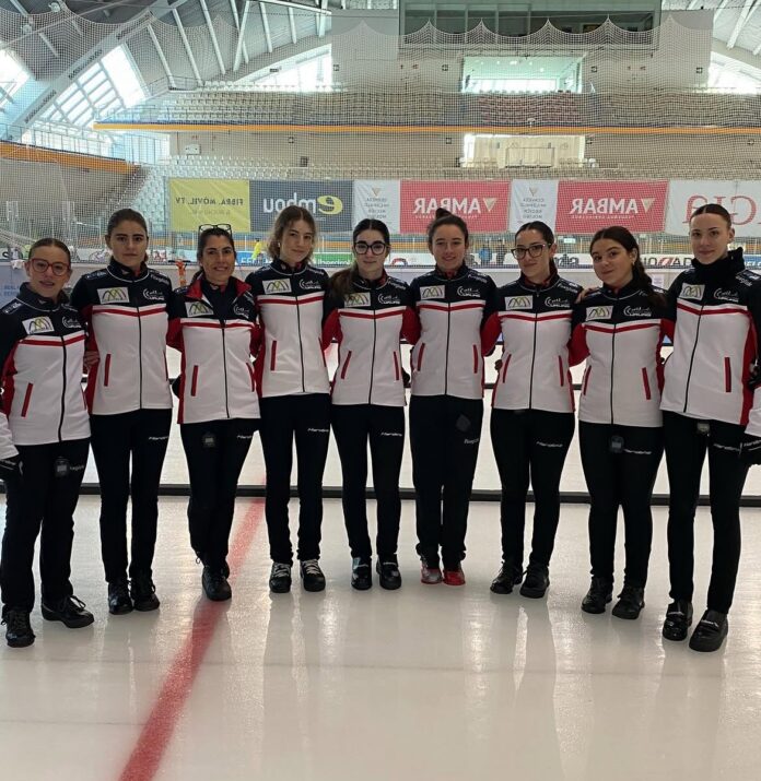 El curling femenino de Jaca, pregoneras de las fiestas patronales de Santa Orosia y San Pedro