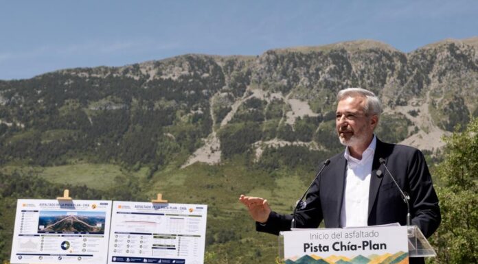 Comienza el asfaltado de la pista Plan-Chía para reducir en 45 minutos el recorrido y garantizar la seguridad vial