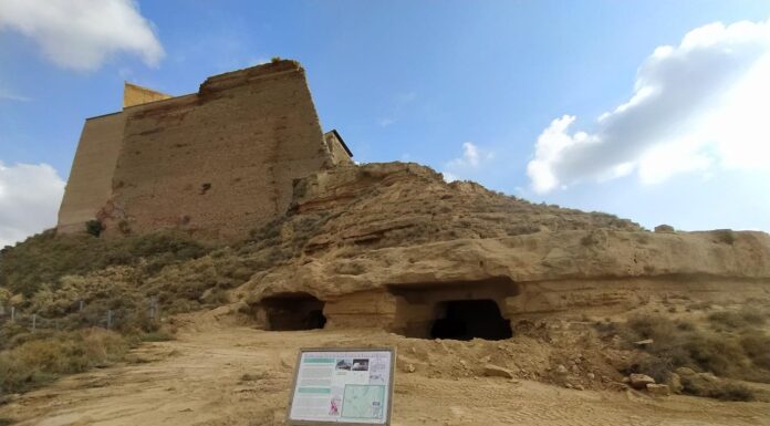 Las visitas guiadas a las cañoneras del castillo, otro atractivo para visitar el Centro de Interpretación de la Línea del Cinca