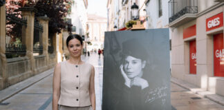 Laia Costa recibe el premio Ciudad de Huesca ‘Carlos Saura’ y vincula los inicios de su carrera con el universo creativo del cineasta aragonés