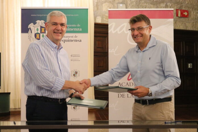 El Ayuntamiento de Mequinenza y la Academia Aragonesa de la Lengua firman un convenio para impulsar la protección y el uso del catalán de Aragón