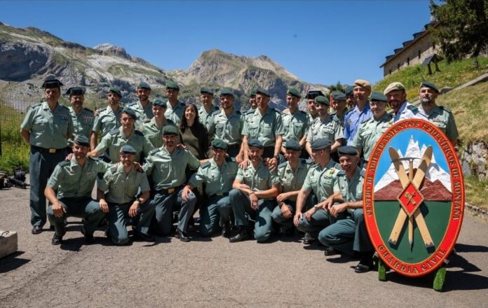 La directora general de la Guardia Civil preside en Huesca la entrega de diplomas a los nuevos especialistas en montaña-Resize.com
