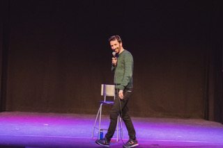 El monologuista Dani Alés llega a Monzón con su espectáculo ‘Tabú’