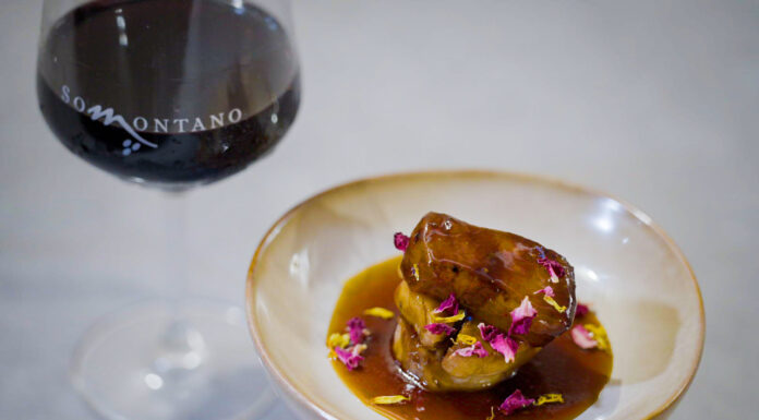 La “melosa papada y oscense pollito” del restaurante “Las Torres”, mejor tapa del Festival Vino Somontano 2026