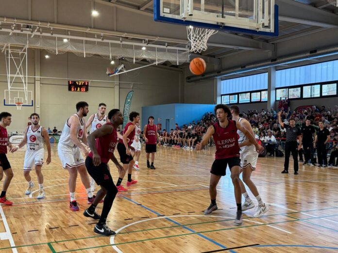 Binéfar vibra con el baloncesto en el choque de pretemporada entre Casademont Zaragoza e Ilerna Lleida