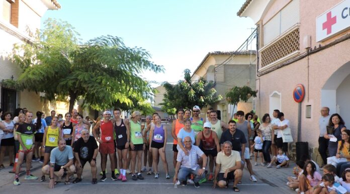 Javier Castells e Isabel Linares vencen en la «carrera de pollos al estilo del país» de Sariñena
