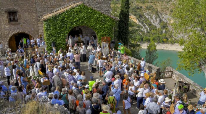 Devotos de 36 advocaciones marianas honran a la Virgen María en Torreciudad