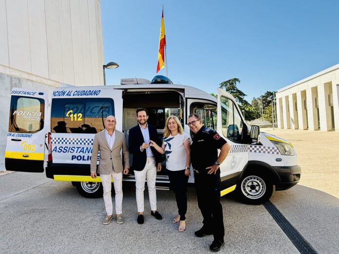 El Ayuntamiento de Madrid y Monzón firman la cesión gratuita de un vehículo de atención ciudadana