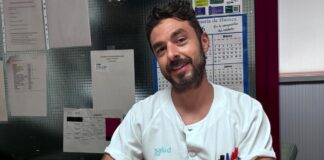 Un enfermero del Hospital Universitario San Jorge dona una colección de cuentos para ayudar a los niños a afrontar sin miedo pruebas y tratamientos médicos