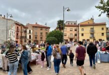 Chamarilandia reúne más de treinta puestos de segunda mano en un concurrido mercadillo